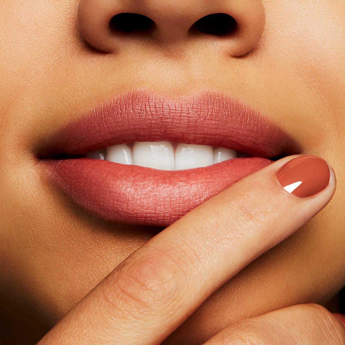 POWDER KISS LIPSTICK (LABIAL)